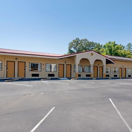 Econo Lodge Inn & Suites Fort Oglethorpe Екстериор снимка