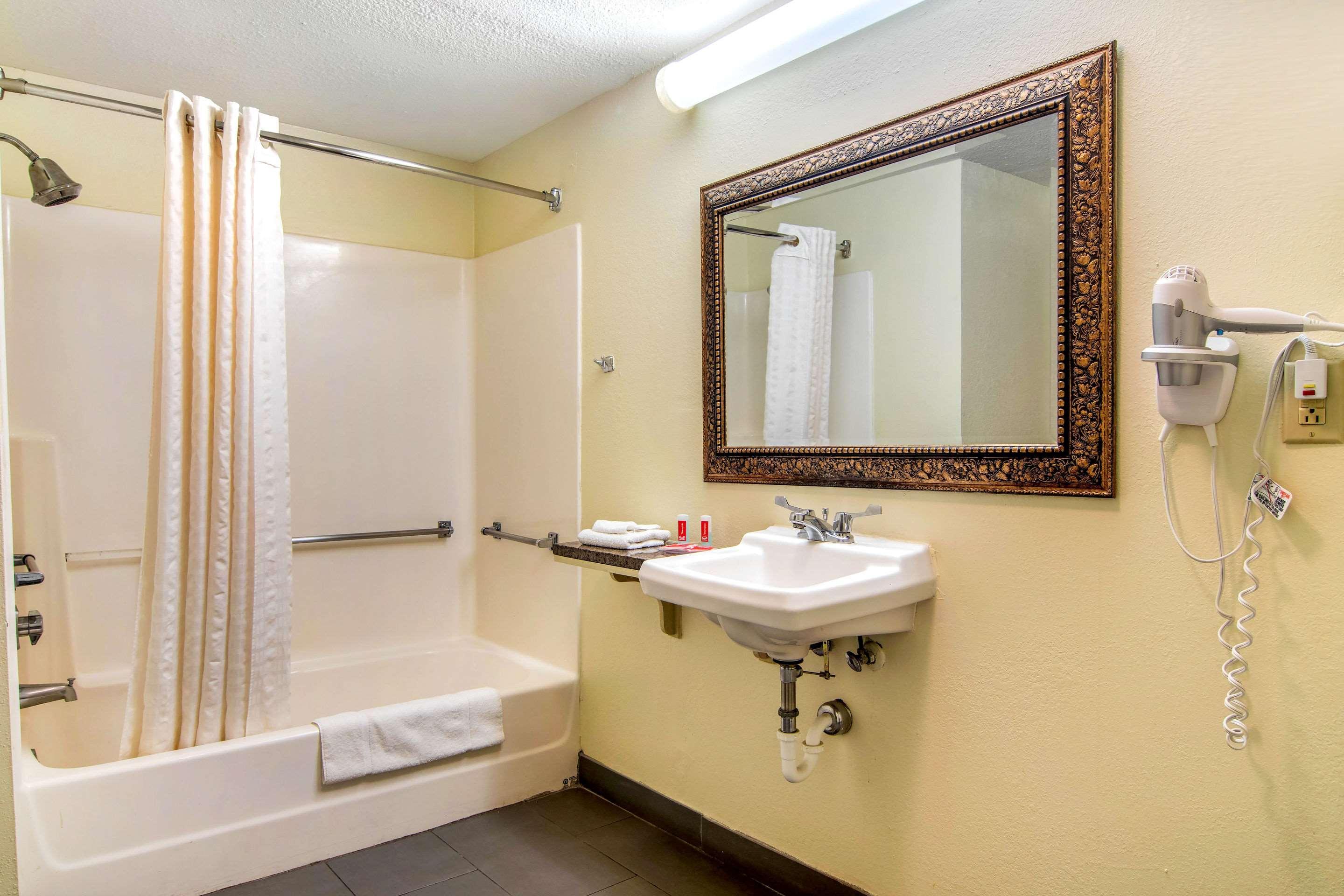 Econo Lodge Inn & Suites Fort Oglethorpe Екстериор снимка