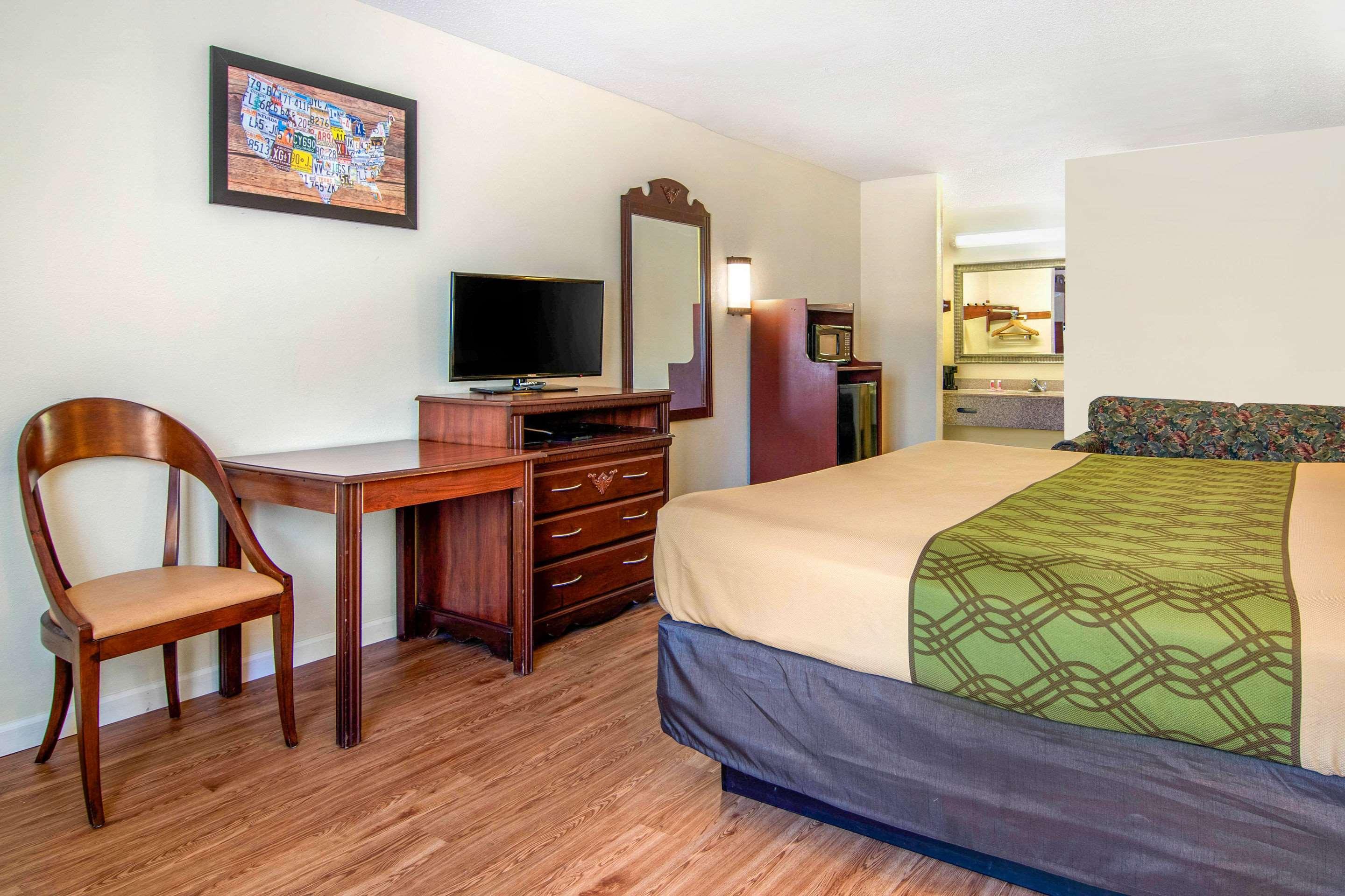 Econo Lodge Inn & Suites Fort Oglethorpe Екстериор снимка