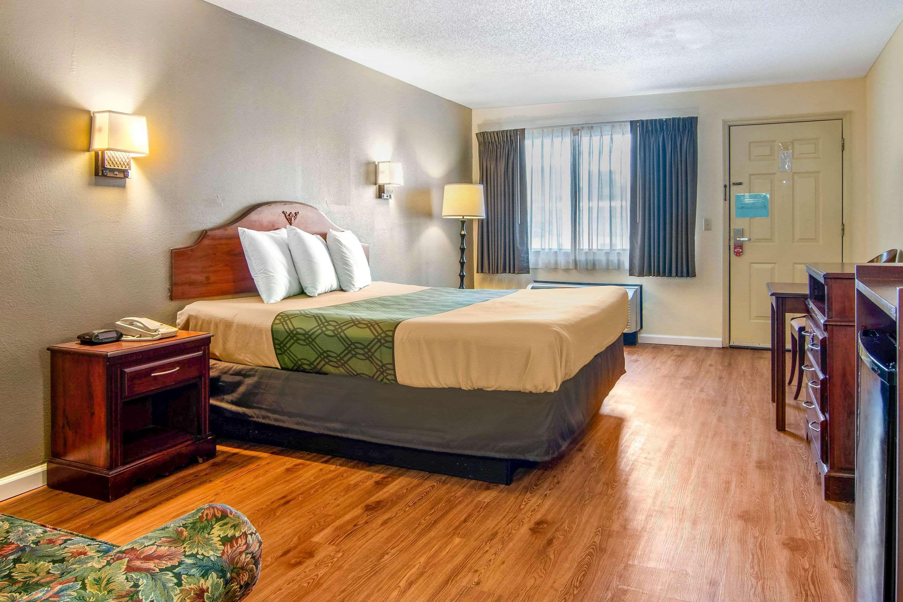 Econo Lodge Inn & Suites Fort Oglethorpe Екстериор снимка