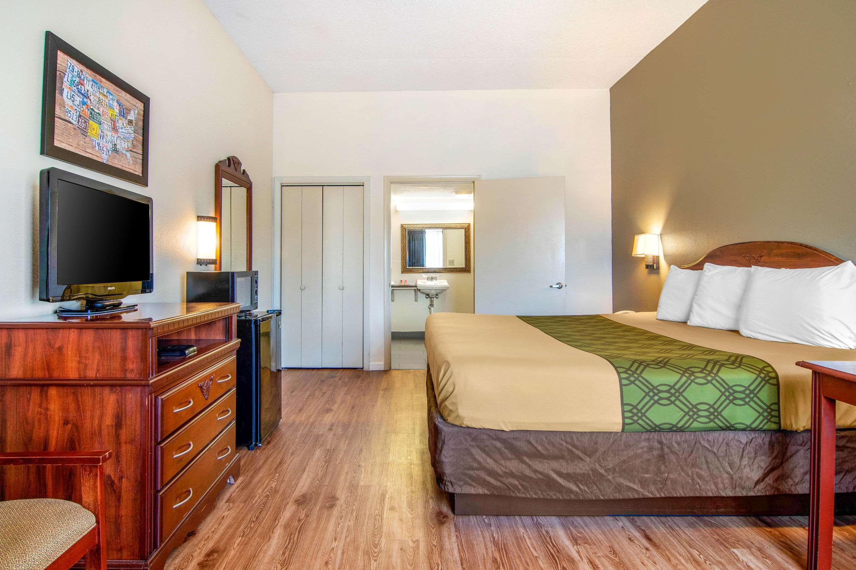 Econo Lodge Inn & Suites Fort Oglethorpe Екстериор снимка