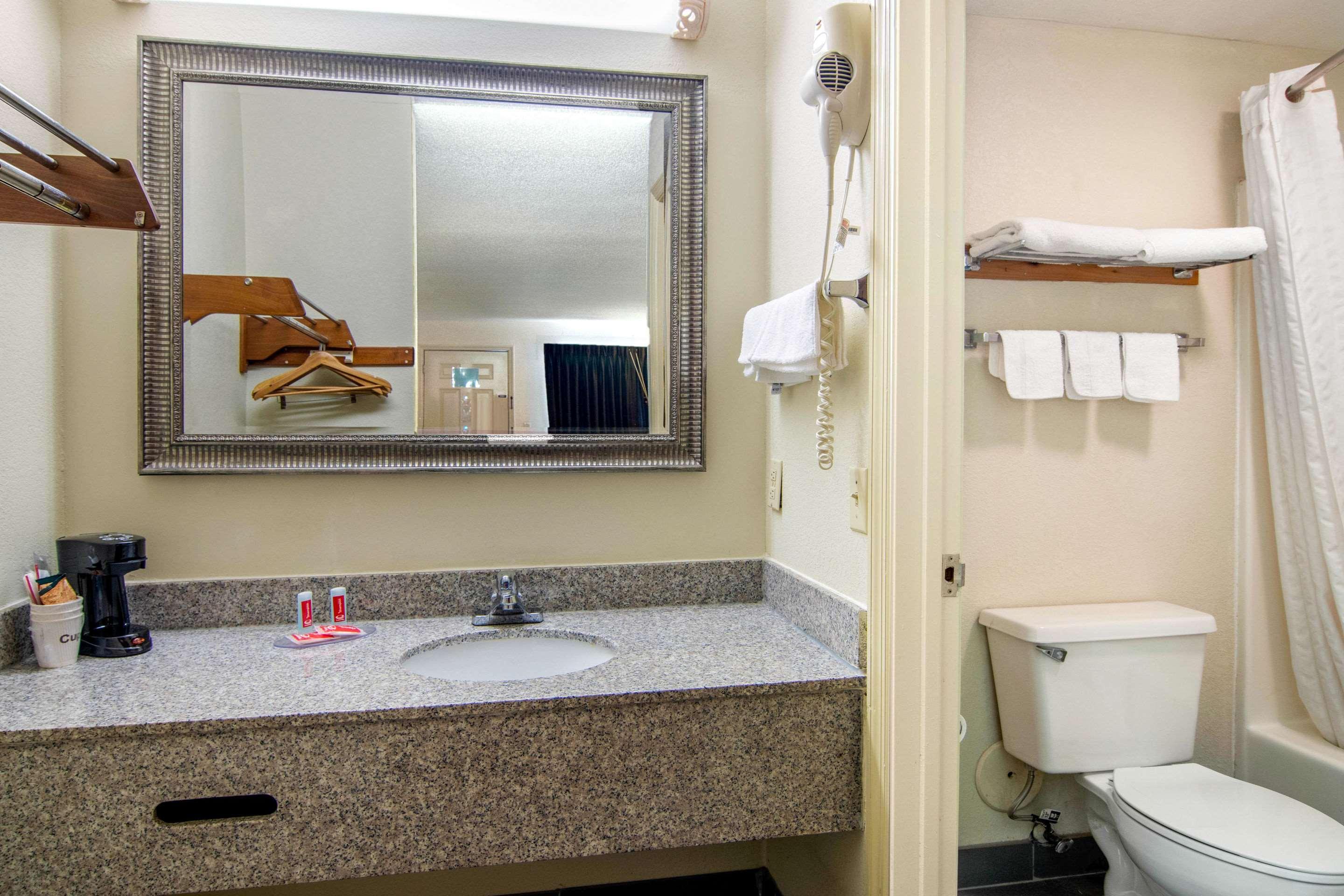 Econo Lodge Inn & Suites Fort Oglethorpe Екстериор снимка