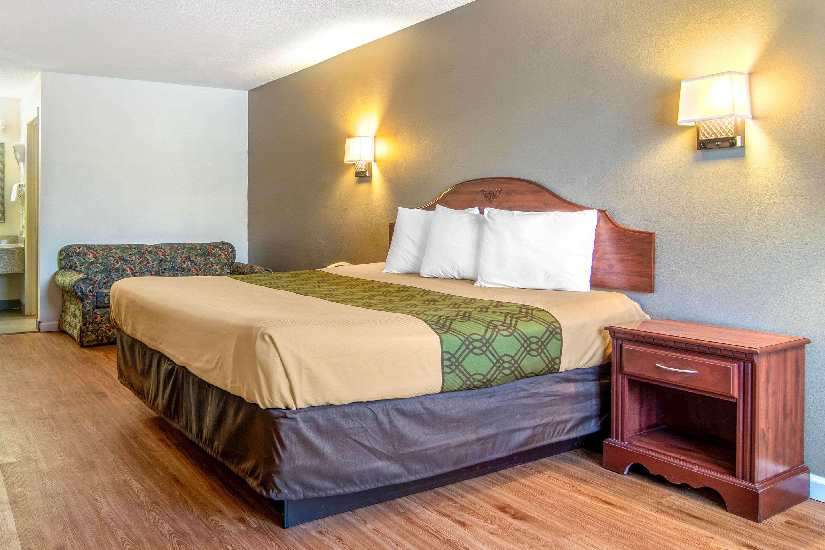 Econo Lodge Inn & Suites Fort Oglethorpe Екстериор снимка