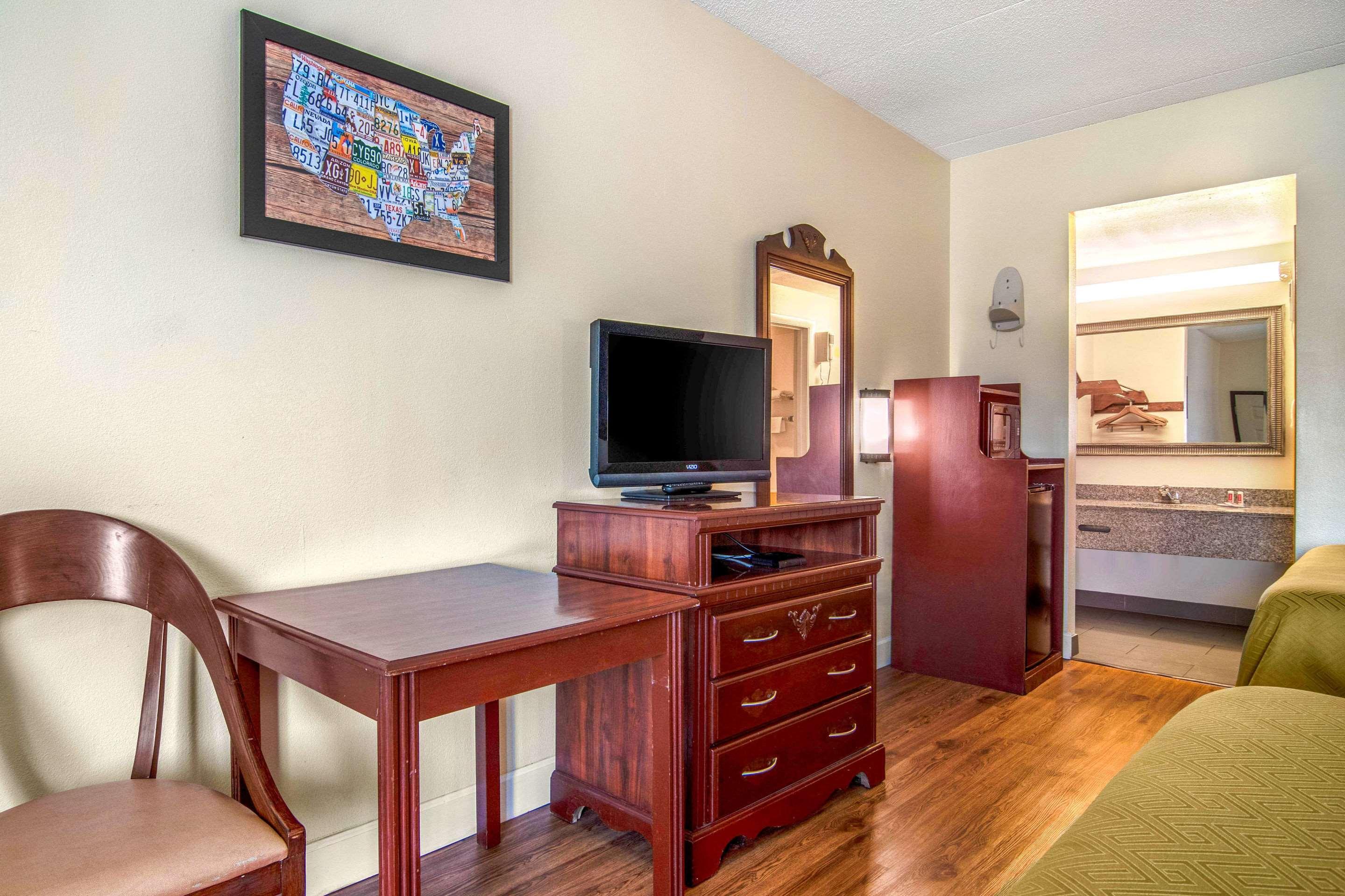 Econo Lodge Inn & Suites Fort Oglethorpe Екстериор снимка
