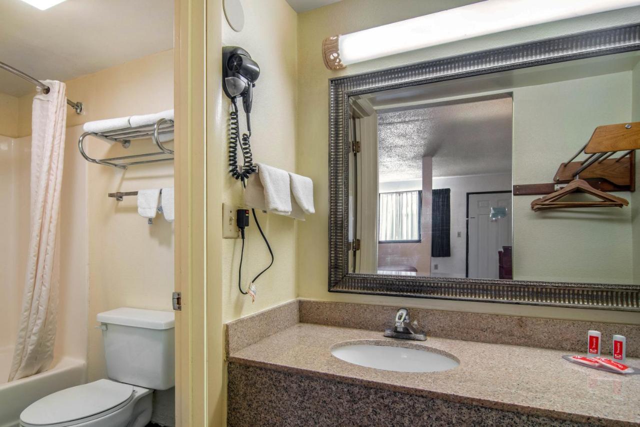 Econo Lodge Inn & Suites Fort Oglethorpe Екстериор снимка
