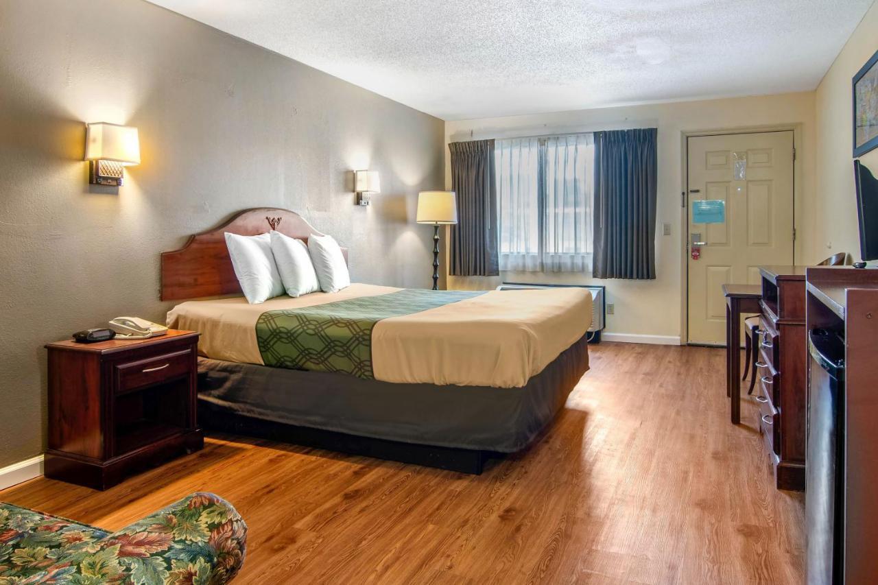 Econo Lodge Inn & Suites Fort Oglethorpe Екстериор снимка